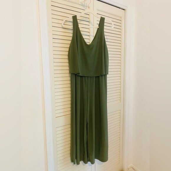 Annalee & Hope Olive Green Cropped Sleeveless V-Neck Jumpsuit Size M - Picture 1 of 7